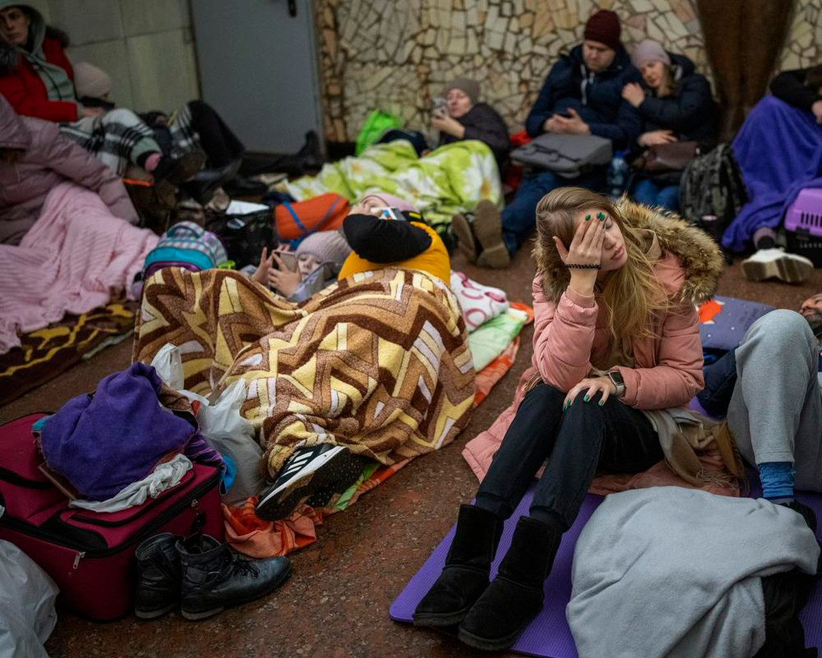 Về phần mình, Phụ tá tổng thống Ukraine Mikhail Podolyak cho biết, hiện có khoảng 200.000 người đang cố gắng thoát khỏi Mariupol, trong khi 20.000 người khác cũng muốn rời khỏi thành phố Volnovakha ở vùng Donetsk.