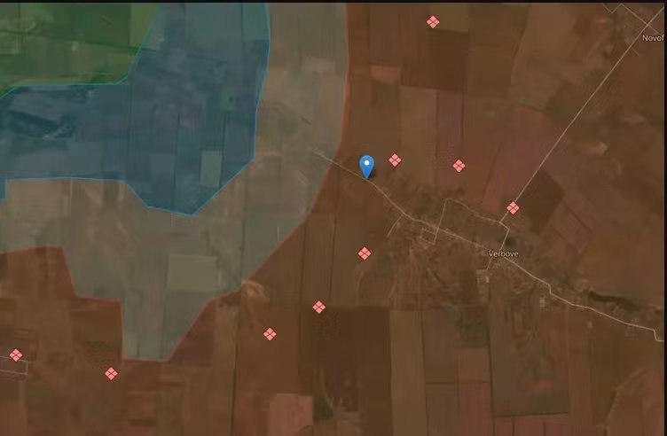 Theo quan sát, hiện Quân đội Ukraine chỉ cách ngôi nhà đầu tiên ở làng Verbovoye 250m. Trên bản đồ, đường màu xanh là hào chống tăng, đường màu đỏ là tuyến bê tông “răng rồng”; cả hai đều đã bị quân Ukraine vượt qua.