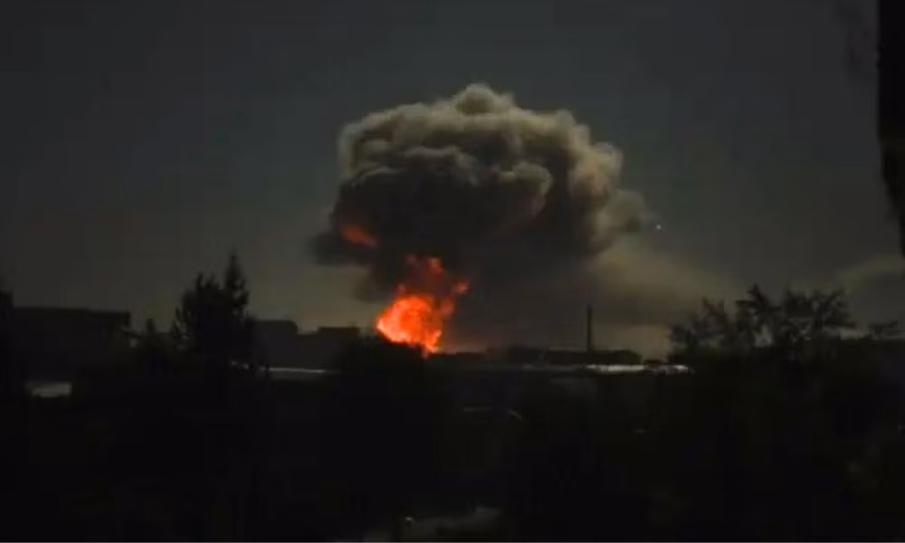 Theo thông tin được kênh Triangle đăng tải trên Telegram, Quân đội Nga đã giáng một đòn khủng khiếp vào cơ sở hạ tầng quân sự ở thành phố Brovary của Ukraine. Mục tiêu tấn công của Nga là một đơn vị thuộc Lực lượng tác chiến đặc biệt của Quân đội Ukraine (SSO AFU).