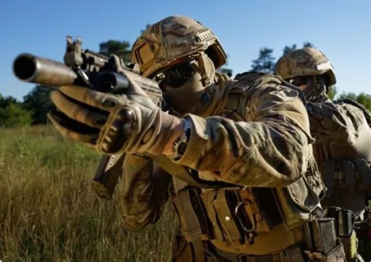 Mục tiêu này, trước đây đã từng hứng chịu một đòn tấn công tàn khốc khác của Nga, nhưng người Ukraine đã khôi phục nó và đưa nó hoạt động trở lại. Bộ Tư lệnh lực lượng hoạt động đặc biệt của Ukraine đã bỏ hoang cơ sở hạ tầng này, sau đòn tấn công của Nga. Nhưng gần đây, địa điểm này được sử dụng làm trung tâm huấn luyện, đó là lý do tại sao Quân đội Nga nhắm vào nó. 