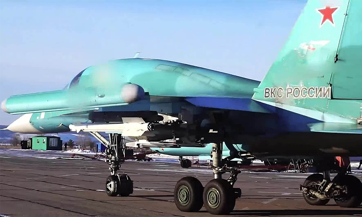 Truyền thông Nga đưa tin trên mạng, sau khi hoàn thành xuất sắc nhiệm vụ, máy bay chiến đấu của Nga đã trở về căn cứ an toàn. Có thông tin cho biết, Quân đội Ukraine đã chịu tổn thất nặng nề sau cuộc không kích của Nga. 