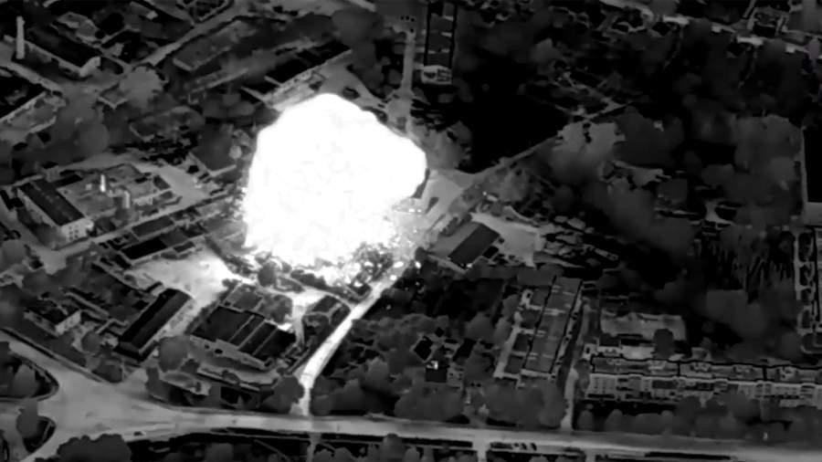 Trong một tin tức khác gần đây từ chiến trường Ukraine, Lực lượng Không quân chiến thuật Nga đã sử dụng máy bay tiêm kích bom Su-34, thả bom lượn có điều khiển, phá hủy một sở chỉ huy của Lực lượng Vũ trang Ukraine ở khu vực tỉnh Sumy, giáp với khu vực tỉnh Kursk của Nga.