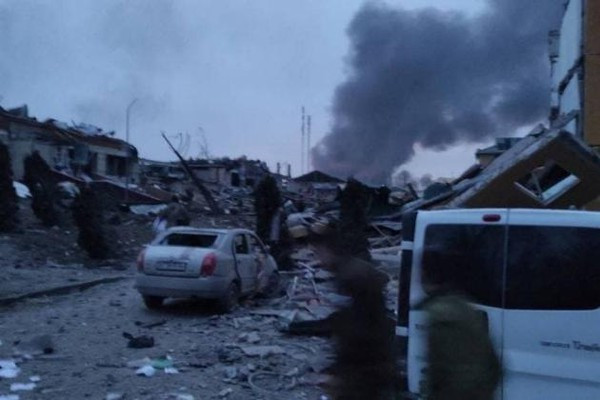 Sau đó, Hughie lao đến một trong những tòa nhà đang cháy của Trung tâm huấn luyện để xem liệu anh ta có thể giúp được ai không. Tuy nhiên, một tên lửa khác tiếp tục bắn trúng mục tiêu ở xa, vì vậy anh ta lại chạy vào rừng và bắt đầu trang lắp đạn cho vũ khí của mình.