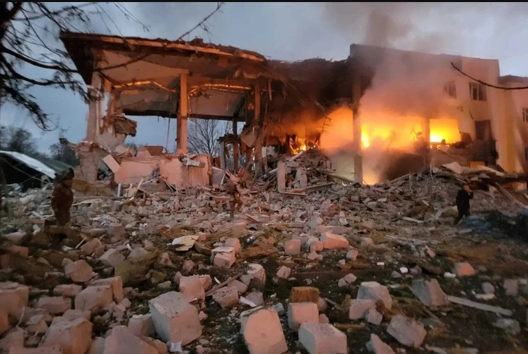 Còn liên quan đến vụ tập kích tên lửa của Quân đội Nga vào Trung tâm huấn luyện quân sự Yavorovsky tại tỉnh Lviv của Ukraine giáp Ba Lan; nơi đây là nơi tập kết quân số, vũ khí và tổ chức huấn luyện bổ sung cho “Quân đoàn tình nguyện quốc tế” chiến đấu tại Ukraine.