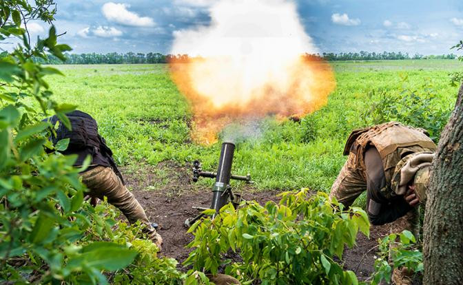 Nhưng không thể phủ nhận rằng, Quân đội Nga đã chiến đấu ở đây ba tháng liên tục và đã ở trong tình trạng ‘tương đối kiệt sức”. Vì vậy, khi một lực lượng mới như vậy phát động tấn công, việc quân Nga khó tiếp tục trụ vững, cũng là điều bình thường. 