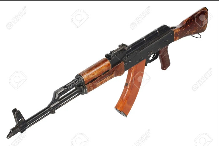 AKM cũng trở có trọng lượng nhẹ hơn và có khả năng bắn trúng mục tiêu cách xa 250 mét. AKM cũng có thể được trang bị ống ngắm ban đêm và súng phóng lựu 40 mm dưới nòng và một lưỡi lê. AKM trở thành súng trường tấn công đáng tin cậy nhất trên thế giới. Hiện quân đội nhiều quốc gia vẫn sử dụng AKM là vũ khí bộ binh chính. 