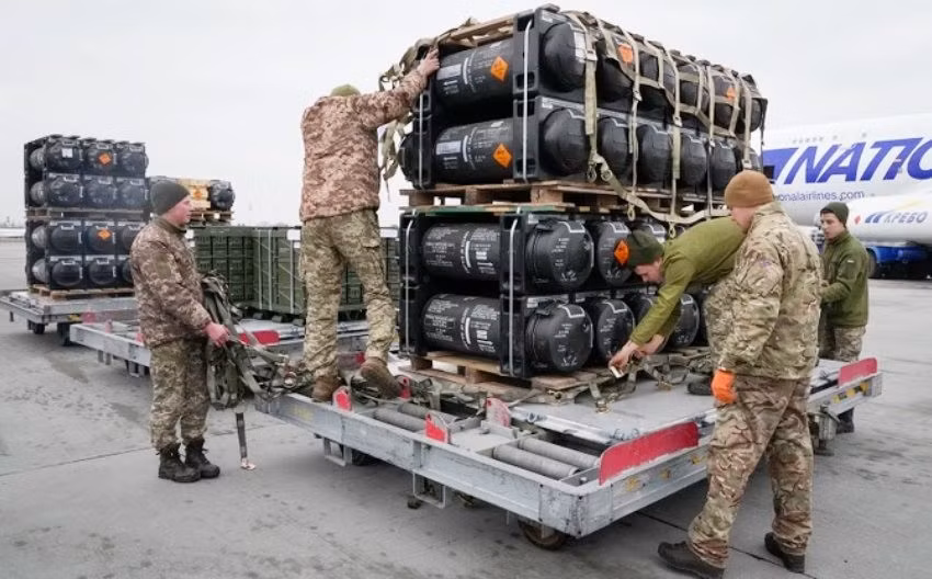 Sau khi Mỹ thông qua dự luật viện trợ mới cho Ukraine vào tháng 4 và nối lại viện trợ quân sự cho Ukraine, Quân đội Nga đã phát động cuộc tấn công sau lễ kỷ niệm "Ngày Chiến thắng" vào ngày 10/5 tại Kharkov. Giai đoạn đầu của cuộc tấn công diễn ra thuận lợi, khi họ nhanh chóng vượt qua biên giới và hầu như không đổ máu.