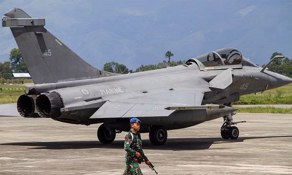 Những đơn đặt hàng vừa ký, cùng với thêm 30 chiếc Rafale mà Ai Cập đặt hàng từ tháng 5/2021, khiến công ty Dassault phải tăng tốc độ sản xuất chiến đấu cơ Rafale hàng năm lên gấp ba lần (vào thời điểm đó chỉ ở mức 11 chiếc/năm).