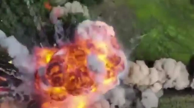 Ngoài ra, việc sử dụng pháo nhiệt áp TOS Solntsepyok đã phá hủy một số kho đạn, được ngụy trang kỹ lưỡng và nằm trong hệ thống cung cấp đạn dược trực tiếp cho quân Ukraine chiến đấu tại chiến trường. Các vụ nổ kho vũ khí cũng dẫn đến tổn thất nhân lực của các lực lượng Ukraine phòng ngự tại Peski.