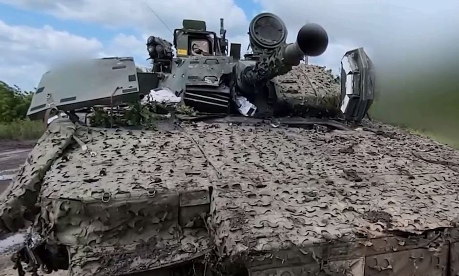 Ví dụ như Lữ đoàn xung kích số 3, mặc dù bị thiệt hại nặng nề khi tham gia tấn công vào “cửa tử” Rabotino, nhưng họ đã được bổ sung xe chiến đấu bộ binh CV90. Có vẻ như Bộ Tổng tham mưu Ukraine, không có kế hoạch rút số quân này, cho đến khi kết thúc cuộc phản công mùa hè; thay vào đó họ muốn biến những lữ đoàn dự bị này trở nên “thực sự tinh nhuệ”.