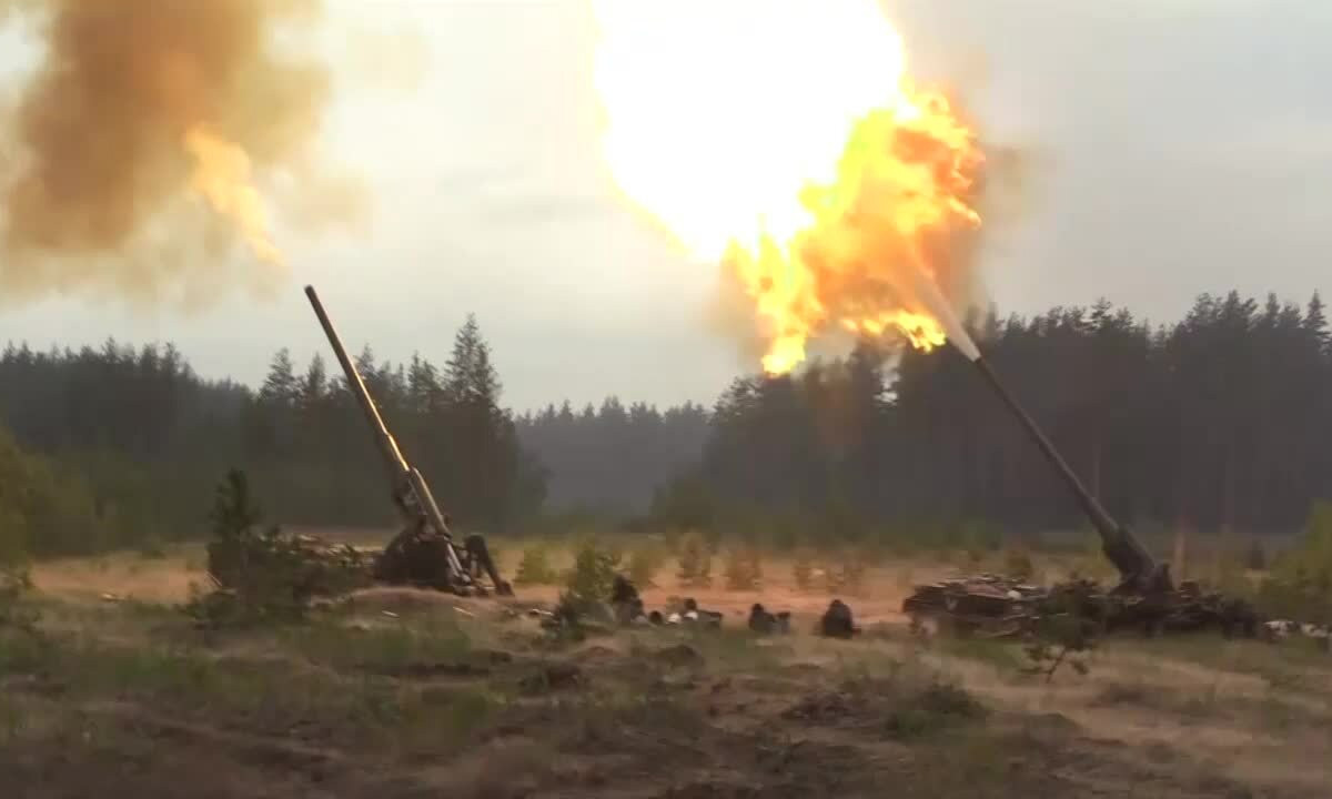 Các nhà phân tích quân sự chỉ ra rằng, ở giai đoạn đầu cuộc chiến, ưu thế hỏa lực của pháo binh Nga là vô cùng đáng sợ; để đối phó với mục tiêu như chiến hào, pháo binh Nga có thể bắn hàng nghìn quả đạn pháo vào một mục tiêu điểm tựa cấp trung đội. 