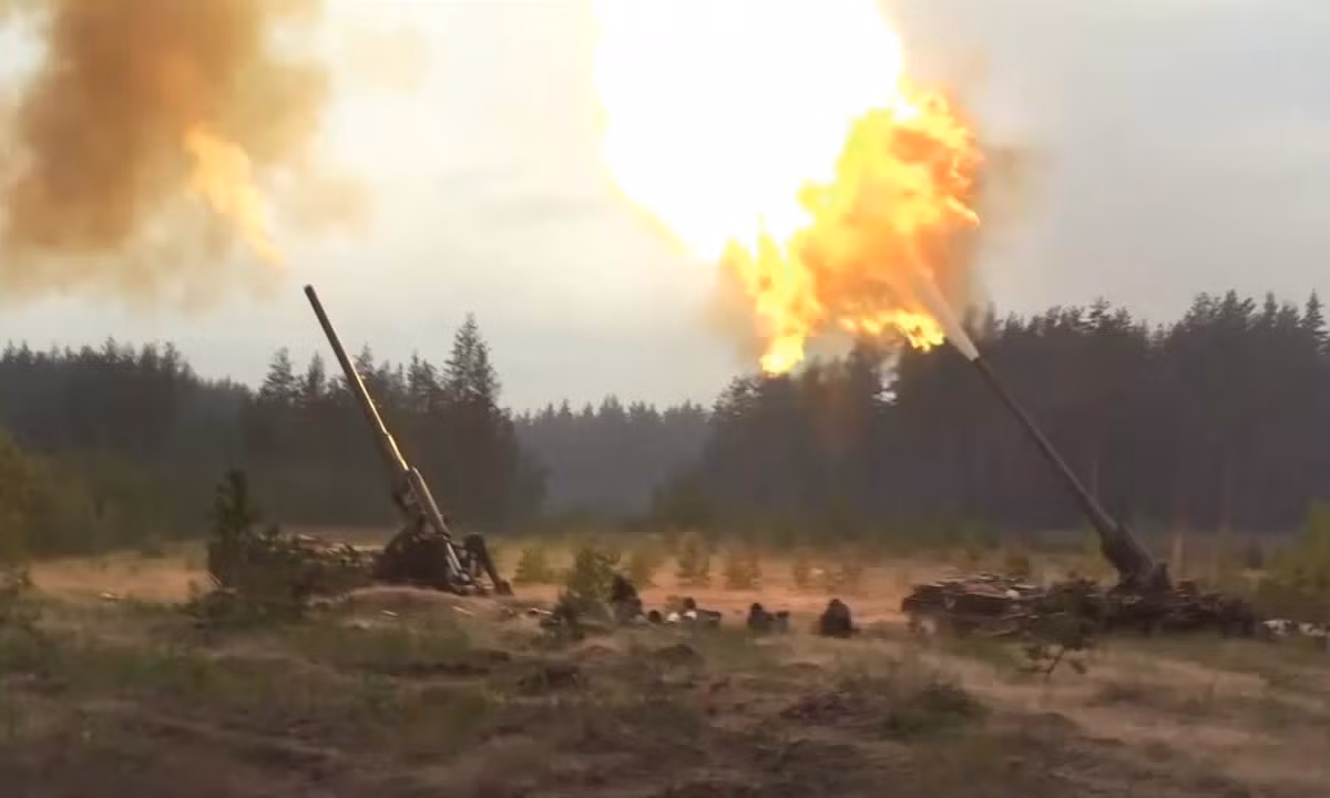 Các nhà phân tích quân sự chỉ ra rằng, ở giai đoạn đầu cuộc chiến, ưu thế hỏa lực của pháo binh Nga là vô cùng đáng sợ; để đối phó với mục tiêu như chiến hào, pháo binh Nga có thể bắn hàng nghìn quả đạn pháo vào một mục tiêu điểm tựa cấp trung đội. 