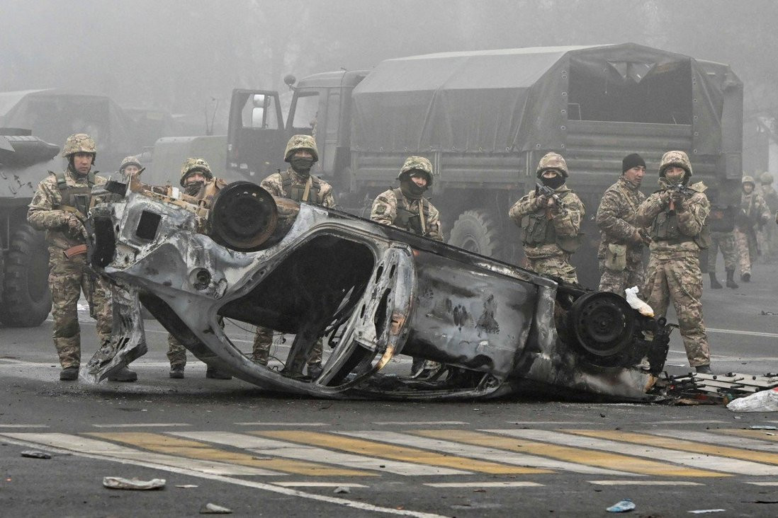 Hiện có thông tin đã có 19 nghìn binh sĩ quân đội Nga được chuyển đến Kazakhstan, không chỉ bằng đường hàng không mà còn qua biên giới đất liền; với nhiệm vụ chính là đảm bảo an ninh cho các cơ sở quân sự và dân sự quan trọng về mặt chiến lược, cũng như hỗ trợ toàn diện cho các cơ cấu an ninh và quân sự của Kazakhstan.