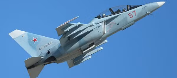 Hiện đã có 5 quốc gia gồm Belarus, Algeria, Bangladesh, Lào và Myanmar đã mua và trang bị máy bay huấn luyện Yak-130. Việt Nam là quốc gia sử dụng loại máy bay này thứ 6. Hiện tổng số đơn đặt hàng xuất khẩu đạt 68 đơn hàng; còn số lượng Yak-130 đang được sử dụng trong Không quân Nga đã vượt quá 110 chiếc. Nguồn ảnh: Airlines.