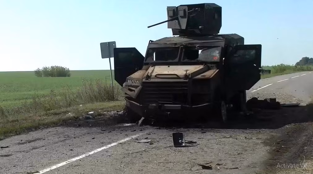 Khi quân Ukraine tiến vào khu vực Kursk, họ chỉ được bảo vệ bởi các hệ thống phòng không di động tầm thấp và MANPADS, điều này đã tạo cho các UAV tầm trung của Nga “xuất kích” và đã phá hủy một lượng lớn thiết bị quân sự có giá trị của đối phương, buộc quân Ukraine phải phân tán ra các khu rừng.