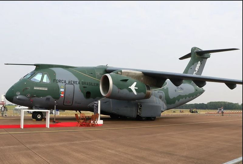 Thứ ba là tiết kiệm chi phí. Đơn giá của máy bay vận tải C-390 chỉ 67 triệu USD, thấp hơn nhiều so với các máy bay vận tải khác như C-130J của Mỹ hay A-400M của châu Âu.