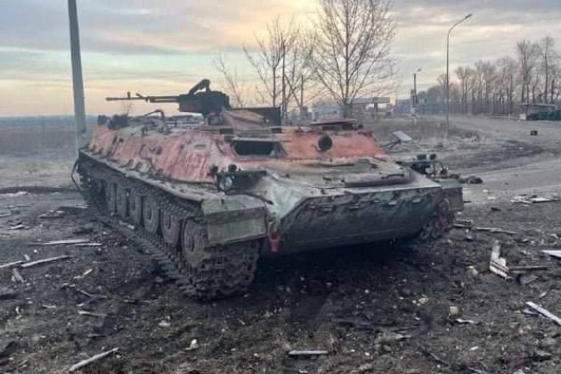 Trên hướng Kharkov, thành phố trung tâm công nghiệp của Miền Đông nhanh chóng bị bao vây từ nhiều hướng cùng một lúc, nhưng quân Nga vẫn chưa thể chiếm được thành phố hơn triệu người này. Ở một trung tâm khu vực khác là Sumy, có những trận chiến đường phố khốc liệt suốt cả ngày. 