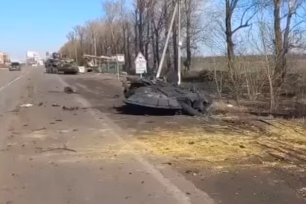 Lực lượng vũ trang Ukraine vẫn trụ vững tại Kherson, nơi các đơn vị Nga tiến vào ngày hôm qua. Những trận chiến cam go nhất là trên khu vực sân bay Gostomel gần thủ đô Kiev.