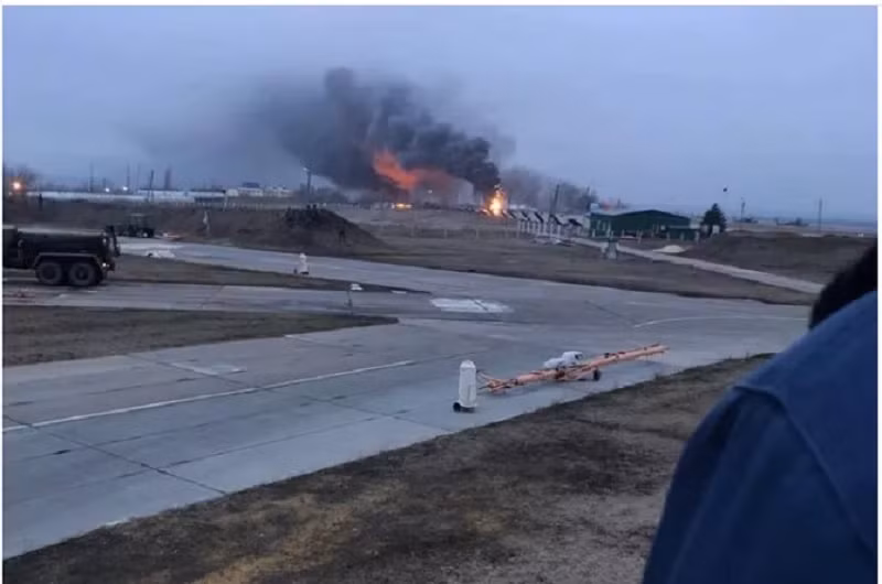 Như vậy là những vũ khí tiến công tầm xa của Quân đội Ukraine, vẫn được bảo toàn và sẵn sàng đưa vào sử dụng. Điều này có nghĩa là tình báo của Nga đã không có thông tin đầy đủ; nên chưa thể "cắt ngòi" được những thứ vũ khí nguy hiểm này của Ukraine.