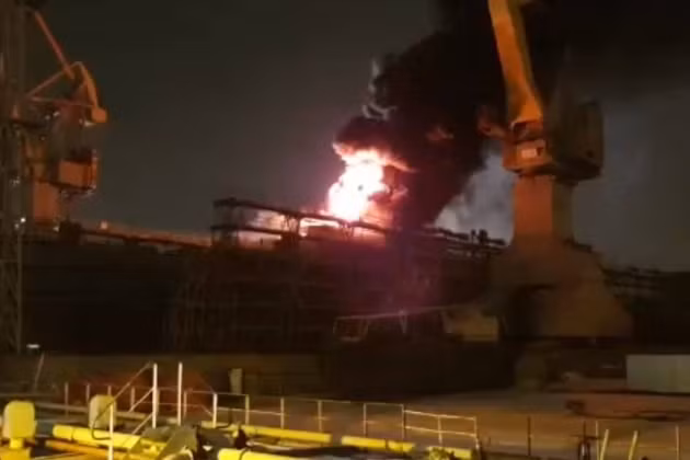 Sau đợt tấn công bằng hỏa lực đầu tiên, lực lượng Không quân và Hải quân Ukraine đã mất sức chiến đấu. Ngoài ra, các sở chỉ huy, trung tâm thông tin, các đài radar, trận địa phòng không, kho vũ khí cũng là mục tiêu của tên lửa Nga, ngay trong ngày đầu tiên của chiến dịch quân sự đặc biệt.