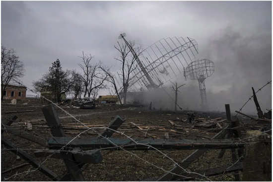 Theo bản tin CCTV của Trung Quốc dẫn lời các quan chức và tình báo quân sự Ukraine, vào ngày 11/3, Quân đội Nga lần đầu tiên mở cuộc tấn công vào miền tây Ukraine; nhiều sân bay của nhiều thành phố ở miền tây Ukraine đã bị đánh trúng. Đồng thời, giao tranh xung quanh Kyiv, thủ đô của Ukraine, ngày càng gia tăng.