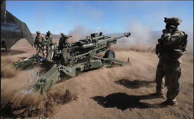 Trước đó lựu pháo siêu nhẹ M777 trong tay Quân đội Mỹ, đã có những màn thể hiện tính năng chiến đấu rất tốt tại chiến trường Iraq, Syria hay Afghanistan; và đã thu hút được nhiều khách hàng nước ngoài quan tâm đặt mua như Ấn Độ hay Ả Rập Saudi và giá của nó thì không hề rẻ.