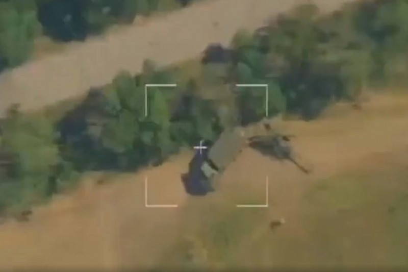 Thậm chí chính những khẩu pháo M777 đã bị Quân đội Ukraine “bỏ rơi” vì không thể sửa chữa hay vì việc “rút chạy” quá nhanh; khiến tốc độ tiêu hao vũ khí của Quân đội Ukraine, còn nhanh hơn tốc độ viện trợ của phương Tây.