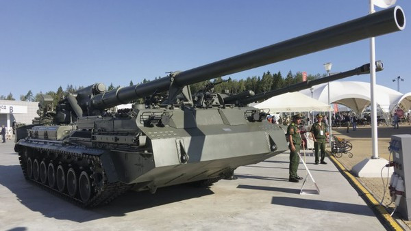 Quân đội Nga cũng có một loạt các đơn vị pháo mạnh mẽ do Liên Xô thiết kế, được đặt tên theo các loài hoa một cách kỳ lạ, chẳng hạn như pháo tự hành 203 mm 2S7 Pion (Hoa mẫu đơn), 2S4 Tyulpan (Hoa Tulip), 152 mm Hyacinth (Hoa lục bình)...