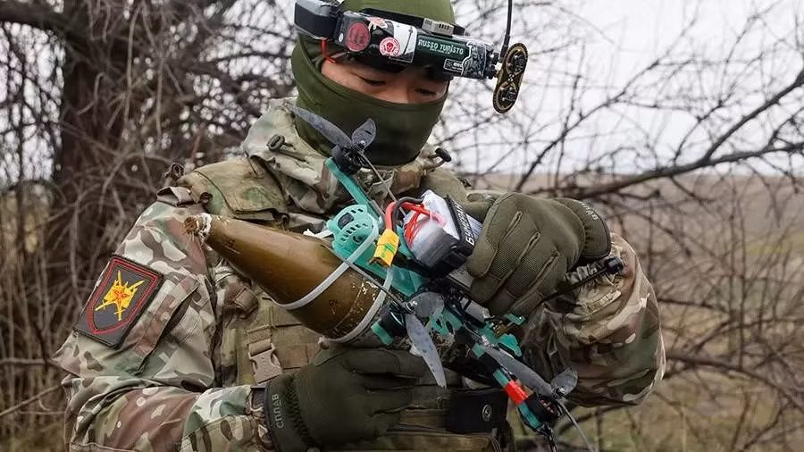 Với thiết kế tốc độ cao và khả năng chịu quá tải của UAV Mikrob, được cho là tính năng có thể giúp nó hoạt động trong điều kiện khắc nghiệt. Đặc biệt nó có thể hoạt động theo bầy đàn, với một nhóm có thể điều khiển tới 40 UAV và được cho là đạt được mức phá hủy đáng kể trên chiến trường.