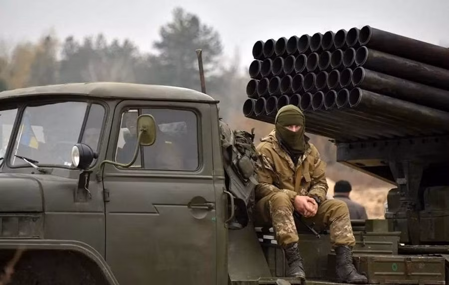 Để đẩy nhanh tiến độ tác chiến, quân đội Nga đang tập hợp thêm lực lượng đến chiến trường Donbass, Kherson...và sẽ có nhiều trận chiến khốc liệt hơn sắp tới. Còn chiến dịch phản công của Quân đội Ukraine tại Kherson, có khả năng biến thành chiến dịch phòng ngự, trước sự tấn công của Quân đội Nga trên hướng này. 