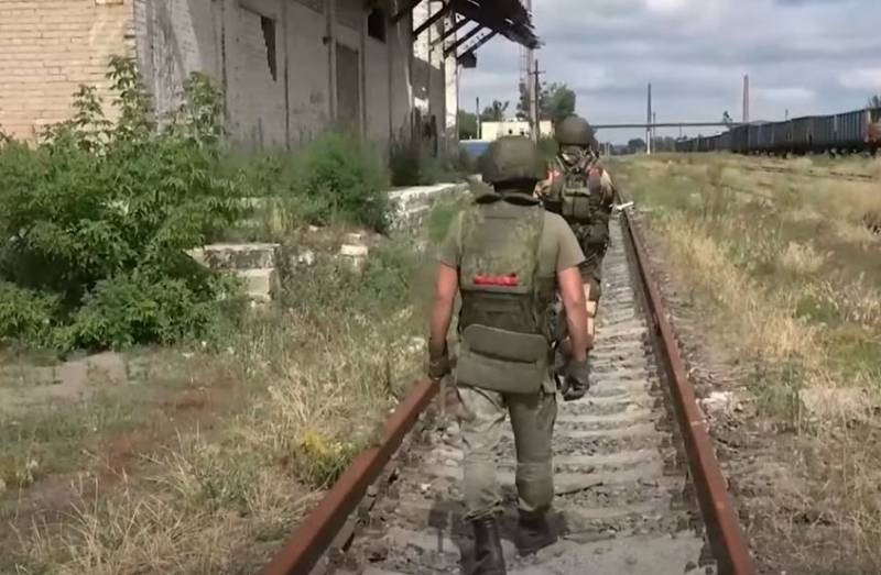 Vào ngày thứ 168 của cuộc xung đột Nga-Ukraine, quân đội Nga đã đạt được những kết quả đáng kể, và "cuộc phản công lớn" của quân đội Ukraine đã trở thành tâm điểm bàn tán của cộng đồng mạng Ukraine, khi nó không diễn ra theo kế hoạch vào tháng 8, mà lùi lại đến năm 2023.