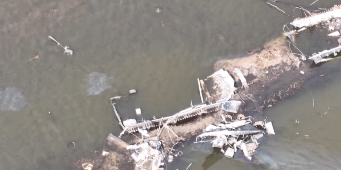 Nhìn từ góc độ dài hạn hơn, động thái cho phá cầu của Quân đội Nga cũng phản ánh sự phức tạp và bất ổn của tình hình quốc tế hiện nay. Trong cộng đồng quốc tế, tranh chấp lợi ích và cạnh tranh địa chính trị giữa các quốc gia ngày càng gay gắt, dẫn đến căng thẳng tiếp diễn ở một số khu vực, thậm chí có nguy cơ xảy ra xung đột quân sự.