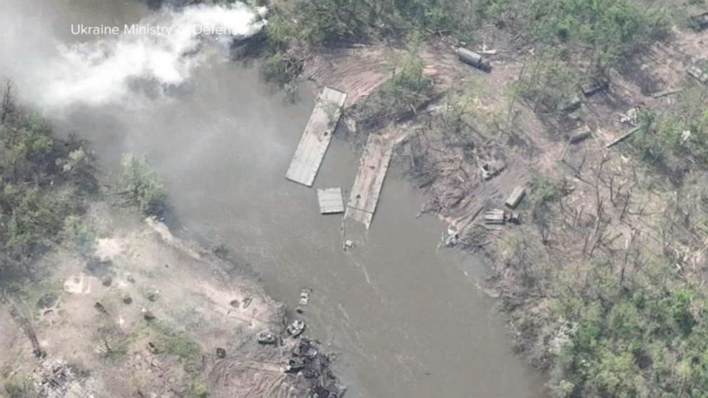 Thứ hai, từ góc độ địa chính trị và chiến lược, động thái cho phá hủy các cây cầu của Quân đội Nga cũng có ý nghĩa chính trị và cân nhắc chiến lược nhất định.