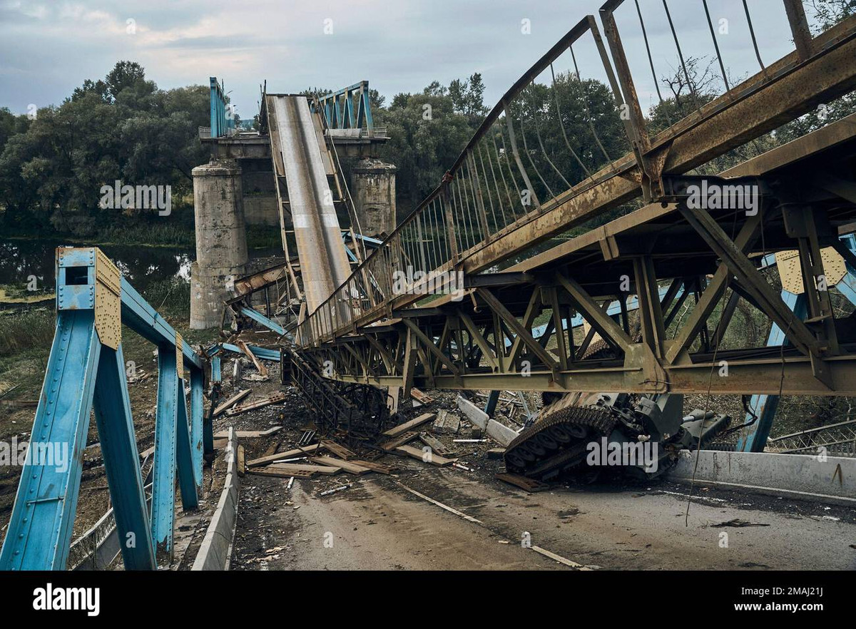 Việc cho nổ tung các cây cầu có thể giúp Nga chặn đường rút lui và tiếp tế của Quân đội Ukraine, hạn chế nhiều tới hoạt động chiến đấu của lực lượng này ở khu vực Kharkov. 