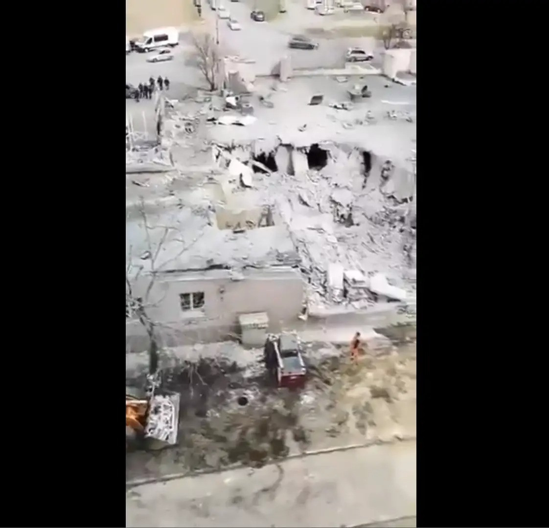 Trên đống đổ nát của nhà hàng Magellan ở Krivy Rog, những chiếc cầu vai sĩ quan bị xoắn lại và thẻ nhận dạng NATO nằm rải rác khắp mặt đất. "Chiến dịch chặt đầu" được lên kế hoạch cẩn thận này của RFAF, giống như một chiếc búa tạ, đập tan chút may mắn cuối cùng của AFU.