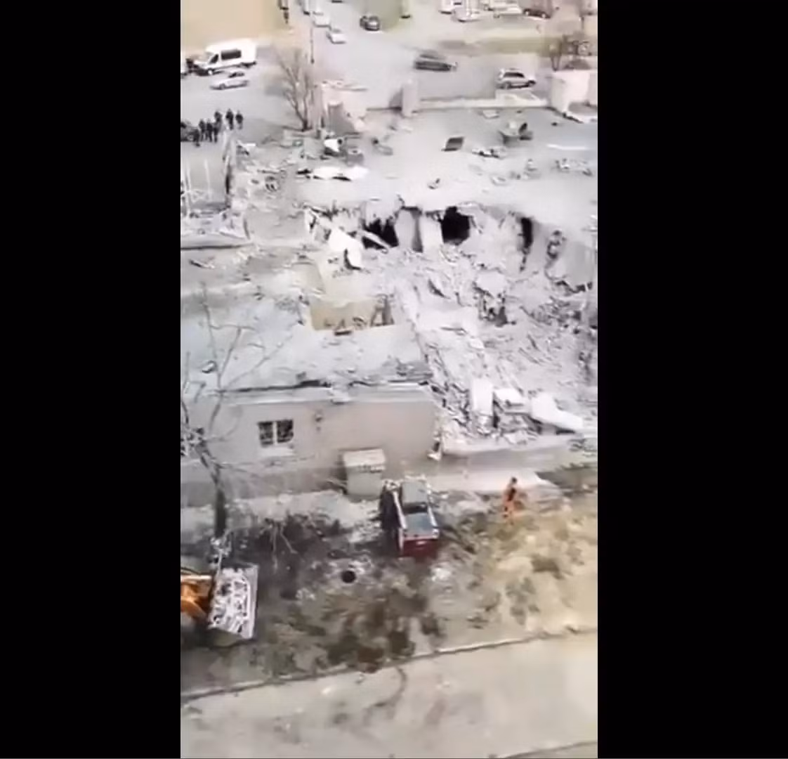 Trên đống đổ nát của nhà hàng Magellan ở Krivy Rog, những chiếc cầu vai sĩ quan bị xoắn lại và thẻ nhận dạng NATO nằm rải rác khắp mặt đất. "Chiến dịch chặt đầu" được lên kế hoạch cẩn thận này của RFAF, giống như một chiếc búa tạ, đập tan chút may mắn cuối cùng của AFU.