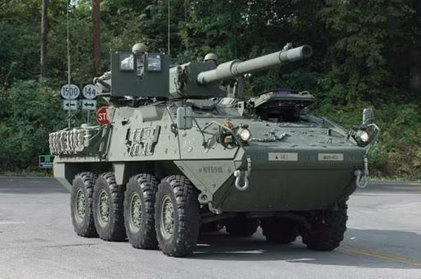Theo quan điểm của điều này, Quân đội Mỹ đã ưu tiên mua các thiết bị, vũ khí gắn trên xe chiến đấu Stryker, vốn là xe tiêu chuẩn 8×8 bánh cho cuộc cải cách quân sự của Quân đội Mỹ. Tuy nhiên họ đã gặp khó khăn, do thiếu hỏa lực hạng nặng, phù hợp với tốc độ hành quân của các đơn vị Stryker. 