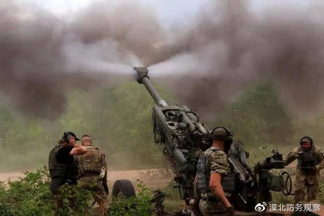 Loại lựu pháo xe kéo M777 do Mỹ viện trợ cho Ukraine, lần lượt bị pháo phản lực và các loại pháo khác của Nga phá hủy do không đủ khả năng cơ động. Điều này dẫn đến một hậu quả không lường trước được. 