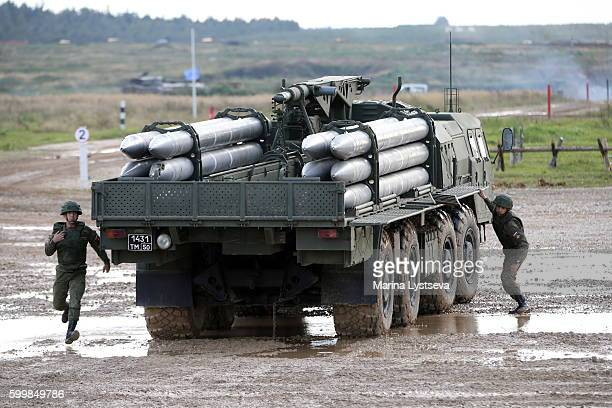 12 xe chiến đấu Smerch đã được triển khai gần Mariupol. Sự xuất hiện của các loại vũ khí hạng nặng của Quân đội Ukraine với nhiều hệ thống tên lửa phóng loạt này, đi kèm với các đơn vị bảo đảm và tiếp tế, đã được người dân địa phương ghi lại.