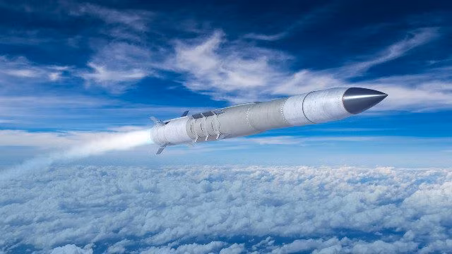 Công ty Lockheed Martin chỉ đạt sản lượng đầy đủ của phiên bản tên lửa PAC-3 MSE từ năm 2018; mặc dù việc sản xuất tên lửa này bắt đầu từ ít nhất là năm 2014. Năm 2019, Lầu Năm Góc quyết định giao cho Lockheed Martin tăng cường sản xuất 500 tên lửa PC-3 MSE mỗi năm. Ảnh: LockheedMartin.