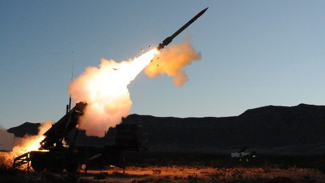 Nếu Ukraine đã tiêu tốn ít nhất 120 triệu USD để phóng đi 30 tên lửa đánh chặn Patriot, thì một câu hỏi được đặt ra là trong 2 phút, phòng không Ukraine đã tiêu thụ bao nhiêu phần trăm số đạn tên lửa Patriot, được sản xuất trong một năm. Ảnh: Military.