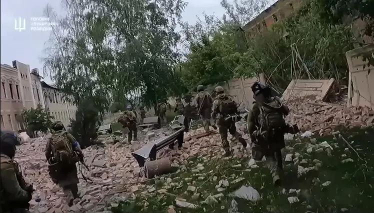 Quân Ukraine đầu tư ít quân hơn vào cuộc phản công ở Liptsy và đạt được ít kết quả, nhưng nó lại làm gián đoạn việc triển khai chiến đấu của Quân đội Nga ở một mức độ nhất định. Lữ đoàn thủy quân lục chiến số 155 của Nga, đơn vị chịu trách nhiệm tấn công chính trên hướng Liptsy, bắt đầu rút lui một phần khỏi vị trí của mình.