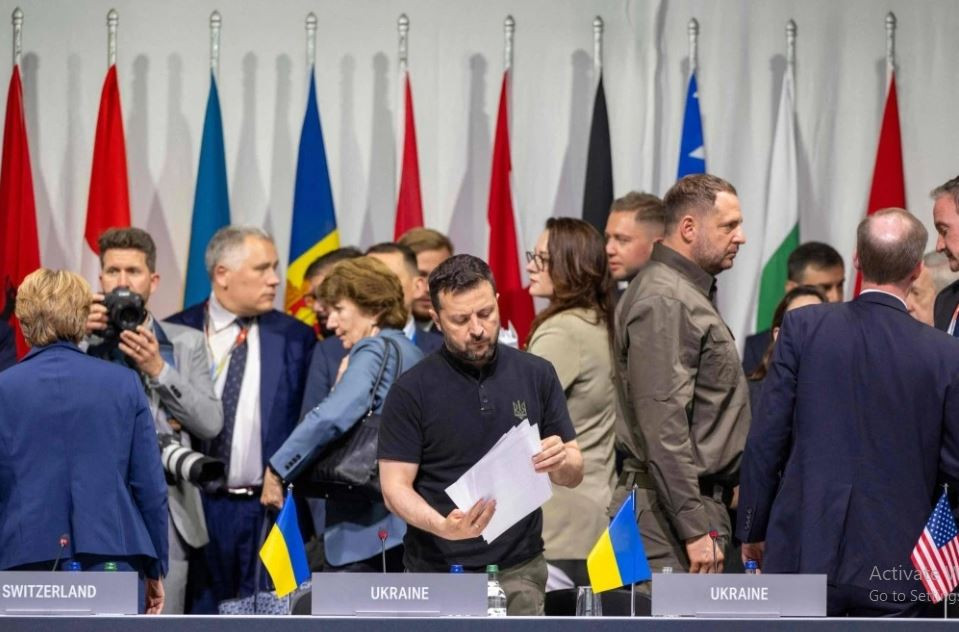 Hội nghị thượng đỉnh hòa bình về Ukraine tổ chức ở Thụy Sĩ, đã không đóng vai trò thực chất trong việc giải quyết xung đột giữa Nga và Ukraine một cách hòa bình mà ngược lại, hơn một tháng sau Hội nghị thượng đỉnh hòa bình, Nga và Ukraine “đã tổ chức các cuộc gặp” ở Kharkov, Kupyansk, Sevre, Chasov Yar, Toretsk… bằng bom đạn và máu tiếp tục đổ.