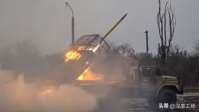 Phương án thứ hai: Ukraine “đồng ý” với đề xuất của Tổng thống Trump để Mỹ tiếp tục viện trợ, nhưng phá hoại các quyết định được đưa ra bằng mọi cách có thể; ví dụ làm chậm trễ quá trình đàm phán và vi phạm lệnh ngừng bắn. Ông Trump đưa ra một số tuyên bố, đổ lỗi cho châu Âu và Ukraine về sự thất bại của quá trình đàm phán; đồng thời rút khỏi các sáng kiến hòa bình.