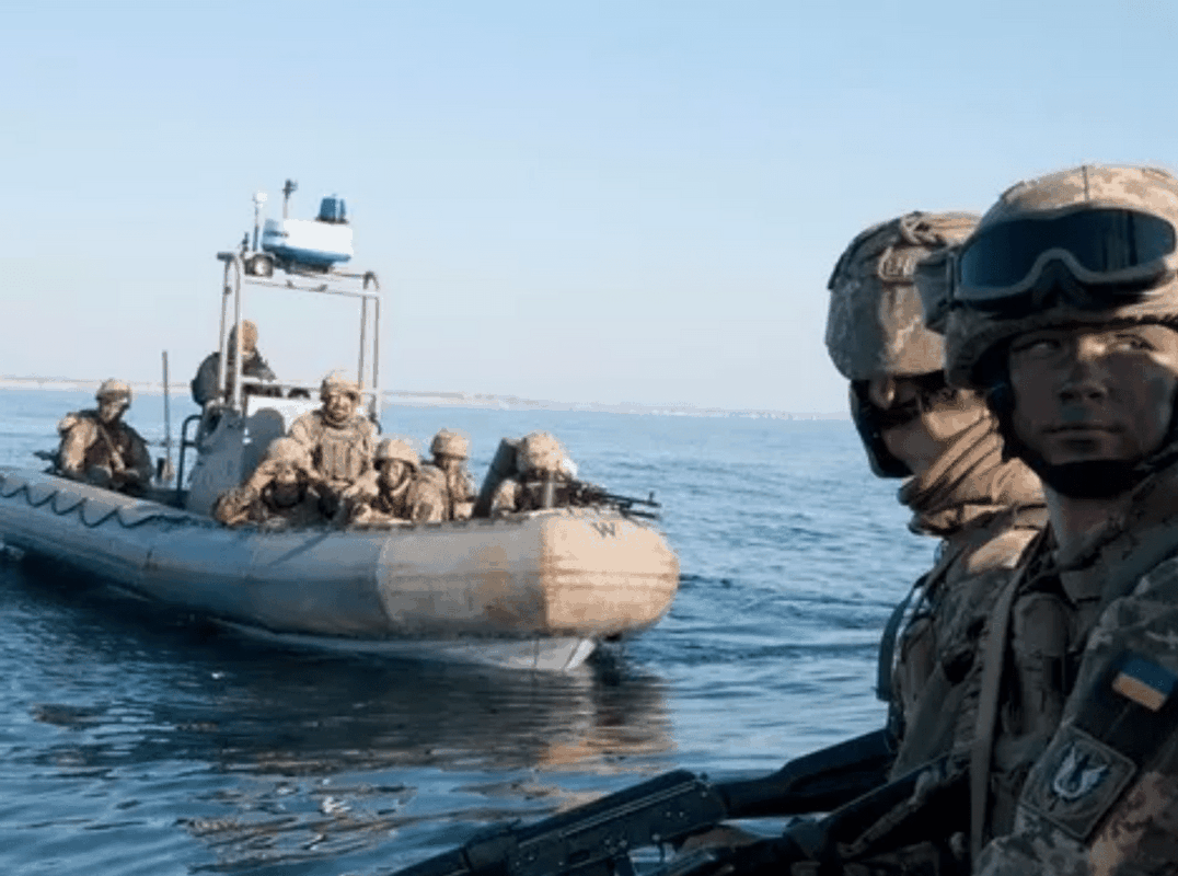 Hiện tại, Quân đội Ukraine ở bờ tây Kherson chủ yếu là Quân đoàn 30 Thủy quân lục chiến, mới được hợp nhất từ các đơn vị thủy quân lục chiến và các đơn vị bộ binh khác, với nhiệm vụ đề phòng Quân đội Nga mở mặt trận mới ở Kherson.