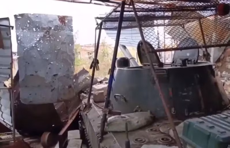 Sau khi tổ chức bao vây thành công, Quân đội Nga sử dụng hỏa lực pháo binh, không quân, UAV FPV, cùng với lực lượng xung kích, kiên trì tiến lên trong những trận đánh ác liệt ở phía đông thành phố Kurakhove. Còn Quân đội Ukraine cũng tận dụng thế đứng chưa ổn định của Quân đội Nga, để đưa thêm quân tới Kurakhove.