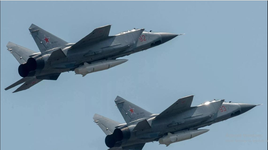 Vào ngày 14/12, việc máy bay chiến đấu MiG-31K của Nga cất cánh, đã dẫn đến việc ban hành 4 báo động không kích ở Ukraine. Lực lượng Không quân Ukraine thông báo rằng, Kinzhal đã nhắm mục tiêu vào Kiev, Starokostiantyniv, Khmelnytskyi và Sumy. 