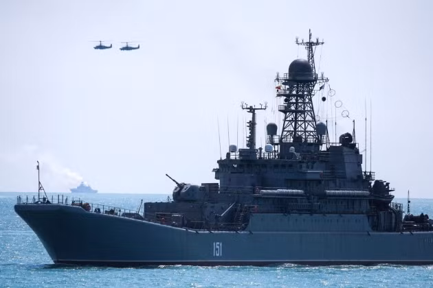 Còn sau khi được biết Nga sẽ tiến hành các cuộc tập trận hải quân, cách biên giới Ireland 240 km và cách bờ biển Anh khoảng 500 km, Ireland đã kêu gọi can thiệp bằng mọi cách vào cuộc diễn tập hải quân của Nga, mà London và Dublin coi là khiêu khích.