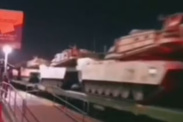 Trong bối cảnh xuất hiện thông tin Mỹ có kế hoạch triển khai lực lượng khoảng 50 nghìn quân ở Đông Âu, trên mạng xã hội đã xuất hiện những đoạn video quay cảnh những đoàn tàu khổng lồ, chở đầy các phương tiện chiến đấu bọc thép của Mỹ, chuẩn bị xuống tàu đến châu Âu.