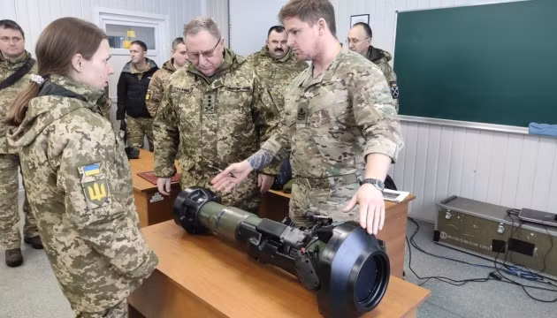 Cho đến nay, có ít nhất 150 lính đặc nhiệm Anh được phát hiện đang ở Donbass, chỉ cách biên giới nước cộng hòa Donetsk tự xưng 60 km về phía tây bắc; rất gần với đường giới tuyến. 